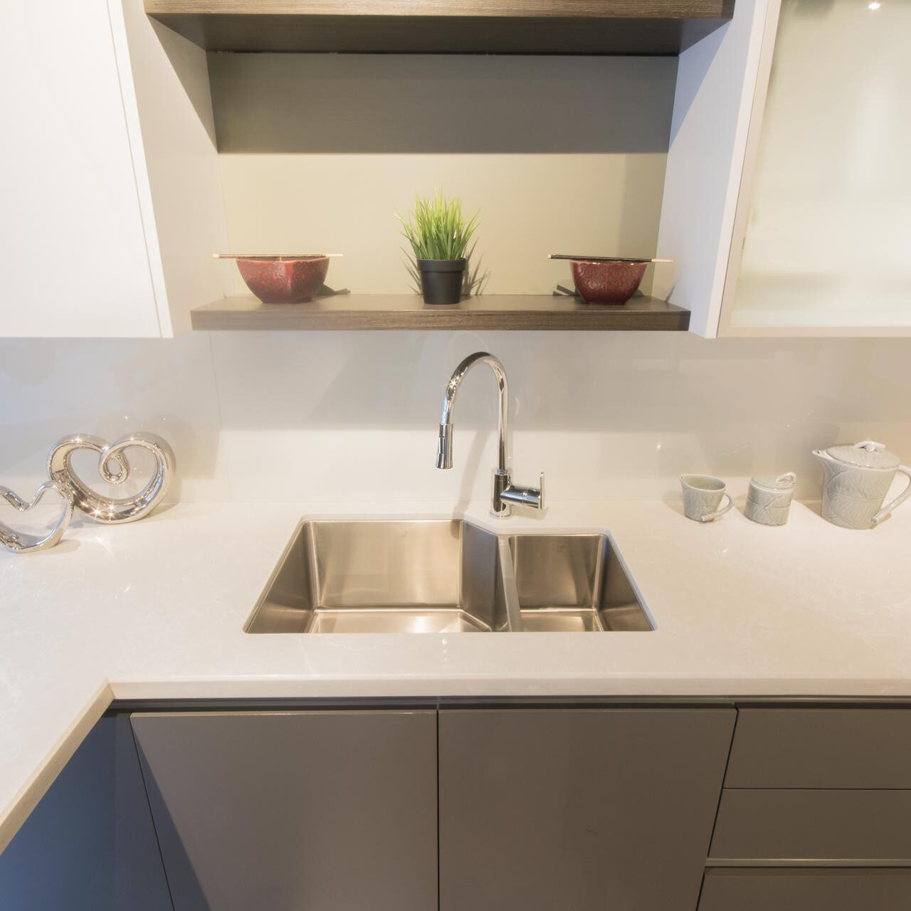 AKOYA 16 Gauge Stainless Steel Kitchen Sink — Pearl