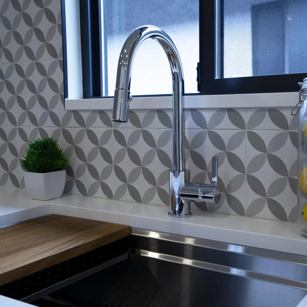 JAMISON Chrome Kitchen Faucet — Pearl