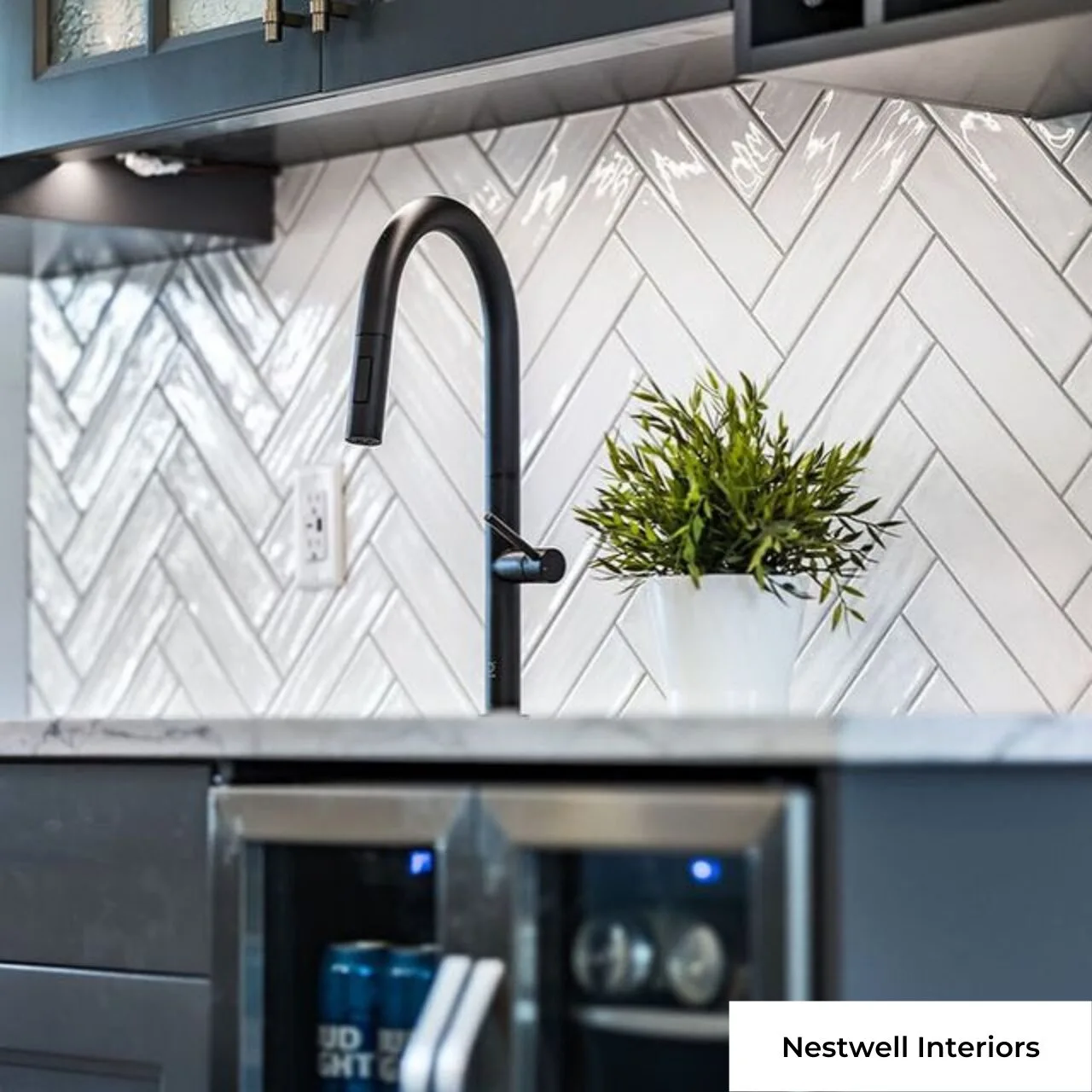 LENNOX II Matte Black Kitchen Faucet — Pearl