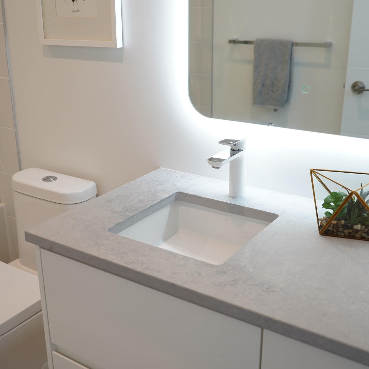 RACHAEL Two Tone Bathroom Faucet — Pearl