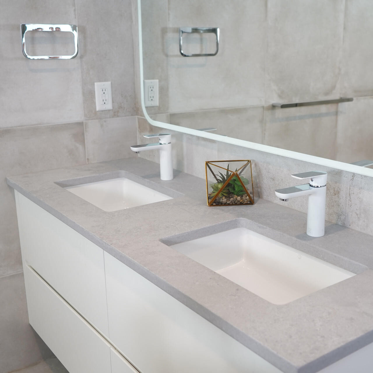 RACHAEL Two Tone Bathroom Faucet — Pearl