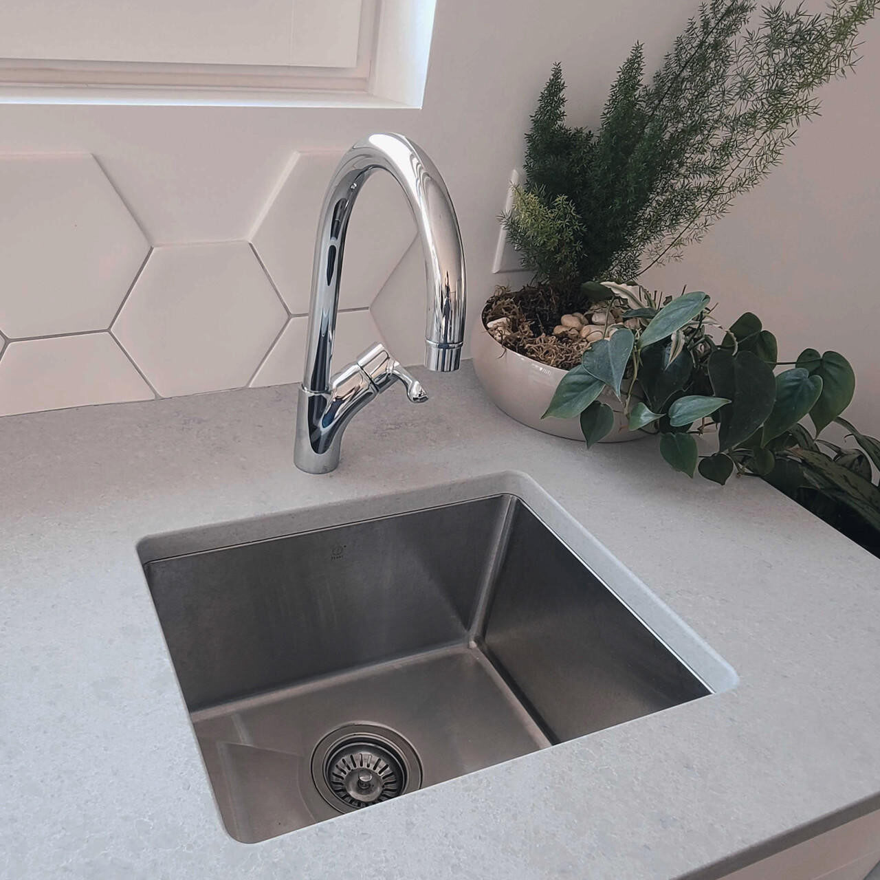 HANA TR GEO Stainless Kitchen Sink — Pearl