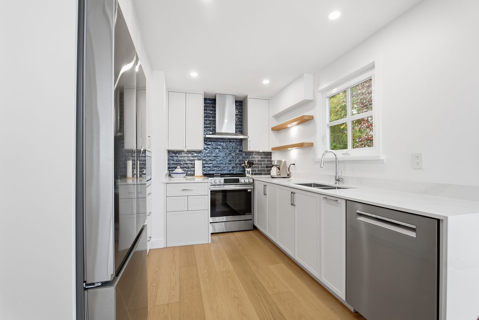 After — Pipa — Kitsilano Townhouse renovation (photo 1) · Canadian Flooring & Renovations Vancouver