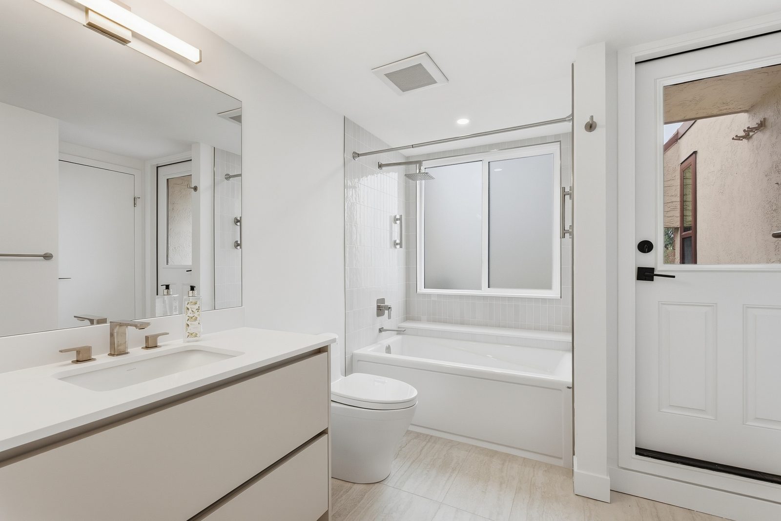 After — Pipa — Kitsilano Townhouse renovation (additional photo 9) · Canadian Flooring & Renovations Vancouver
