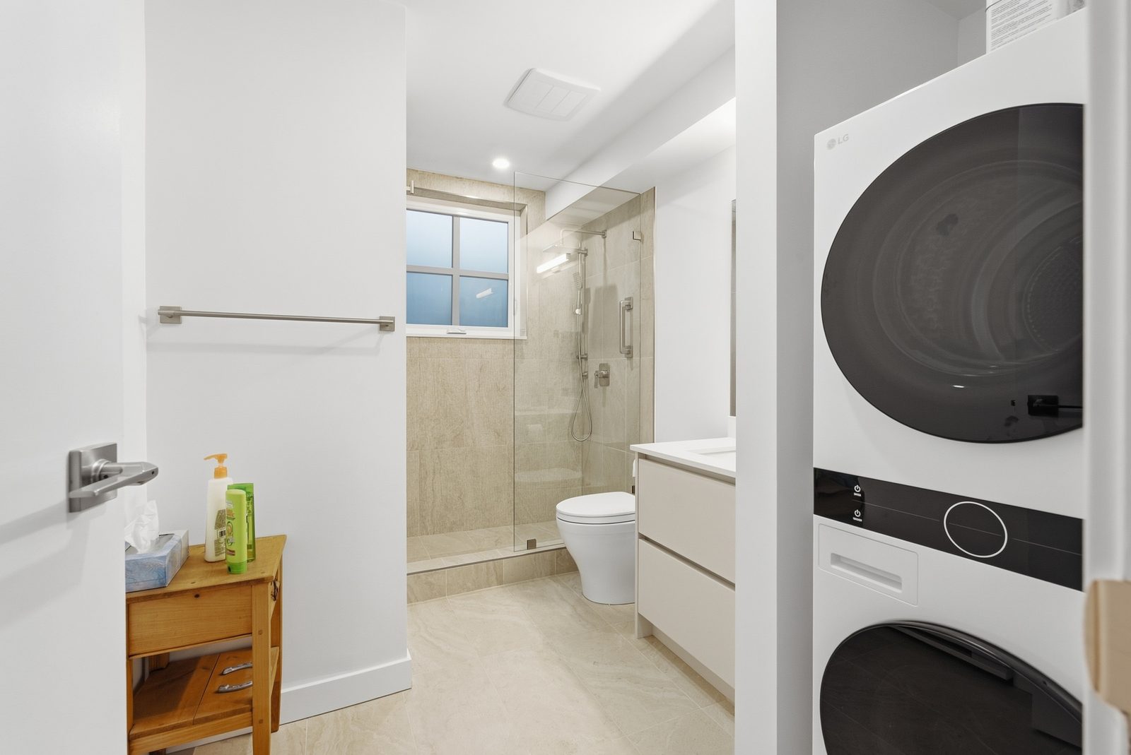 After — Pipa — Kitsilano Townhouse renovation (additional photo 12) · Canadian Flooring & Renovations Vancouver