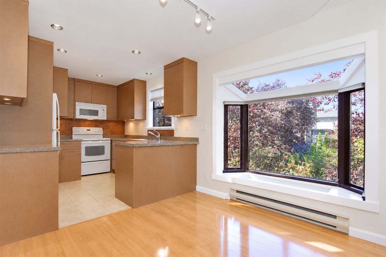 Before — Pipa — Kitsilano Townhouse renovation (photo 1) · Canadian Flooring & Renovations Vancouver