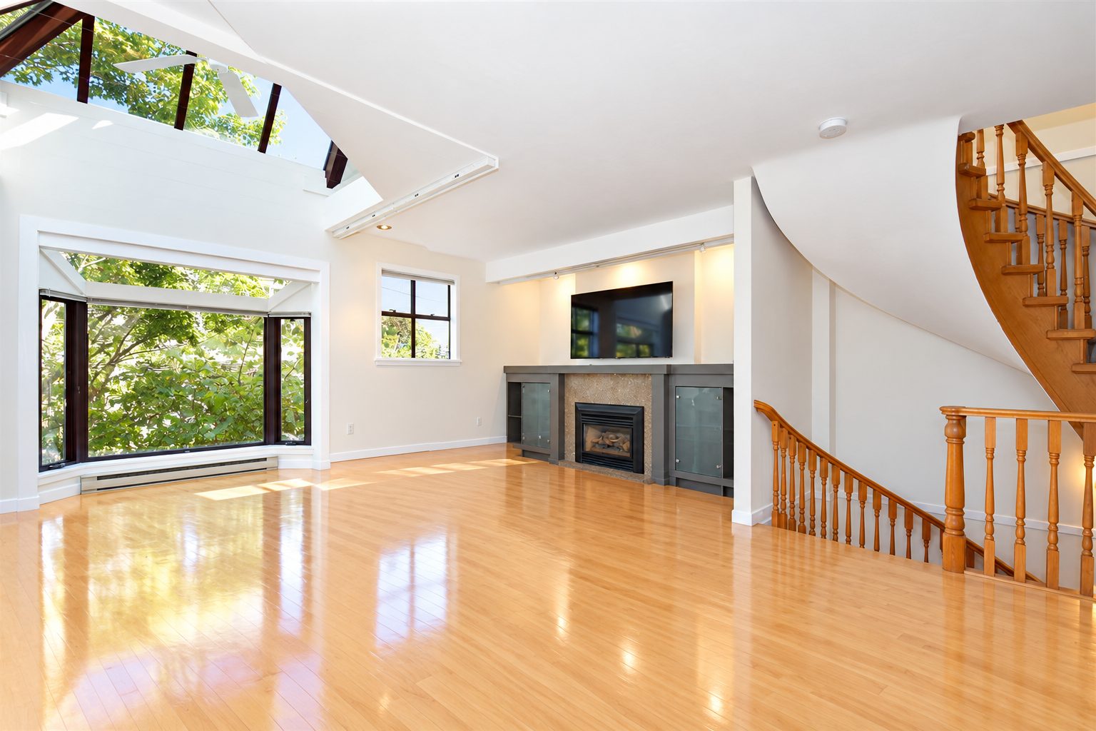 Before — Pipa — Kitsilano Townhouse renovation (photo 2) · Canadian Flooring & Renovations Vancouver