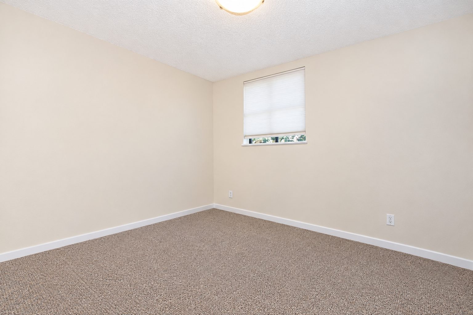 Before — Pipa — Kitsilano Townhouse renovation (photo 4) · Canadian Flooring & Renovations Vancouver