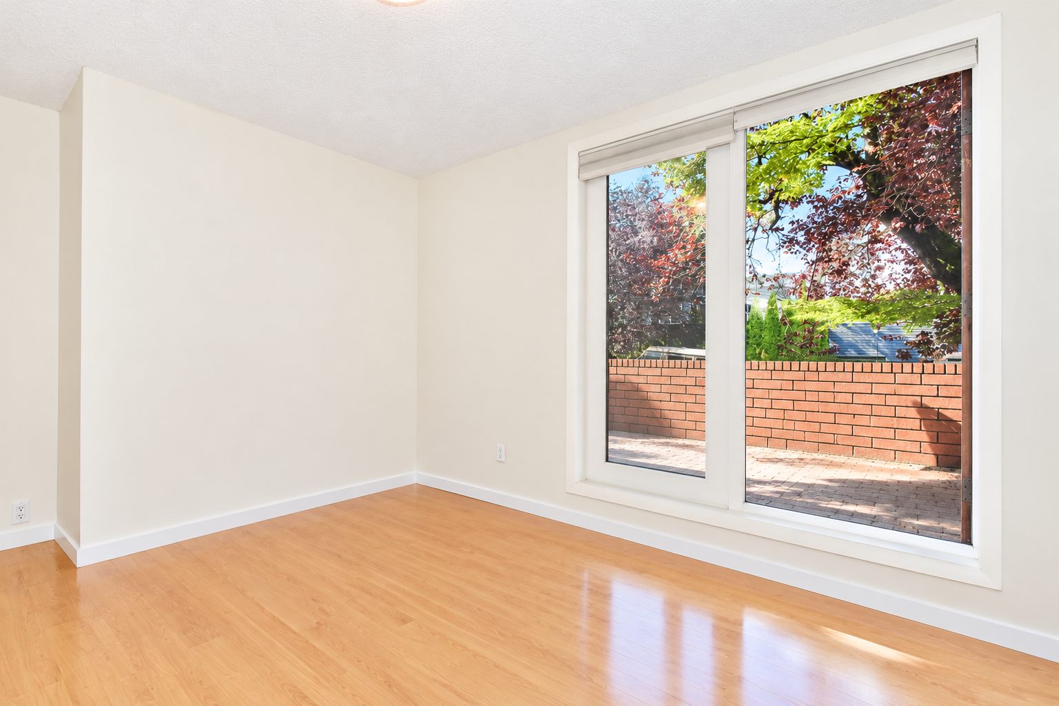 Before — Pipa — Kitsilano Townhouse renovation (photo 6) · Canadian Flooring & Renovations Vancouver