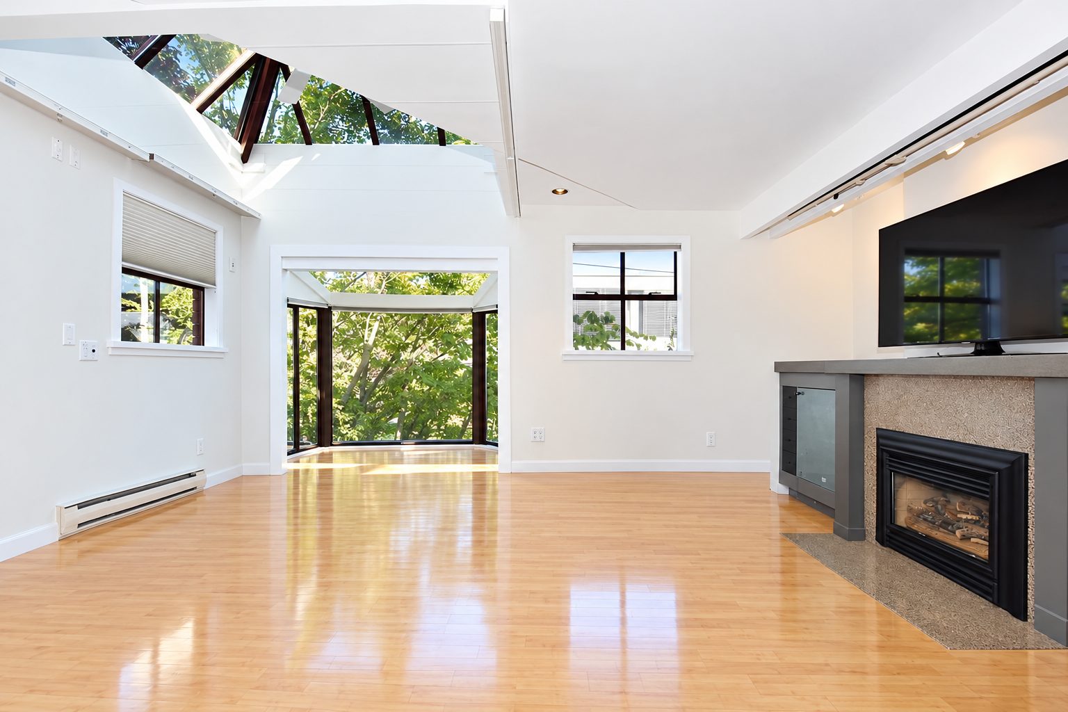 Before — Pipa — Kitsilano Townhouse renovation (photo 8) · Canadian Flooring & Renovations Vancouver